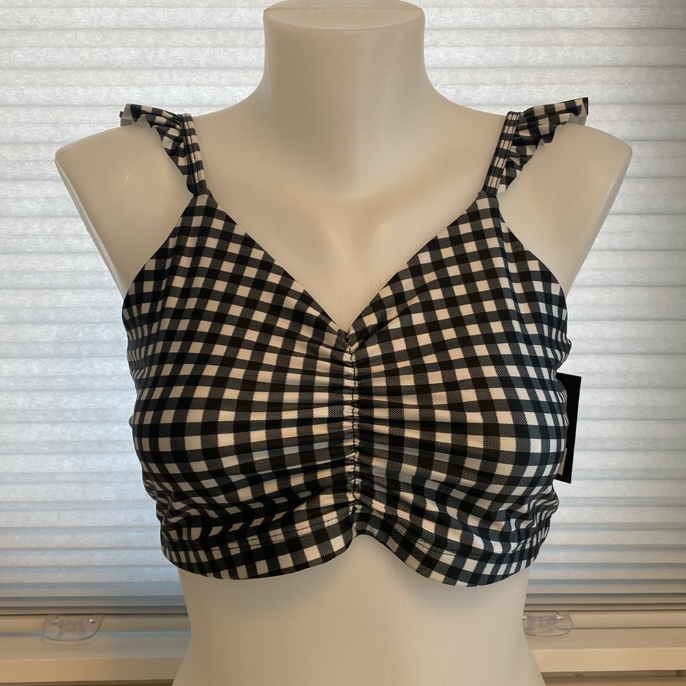 Onzie yoga Bra top. La Femme Bra. 
Size large 
Non padded cups.